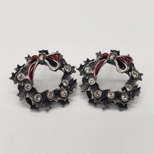 Vintage Christmas Wreath earrings. Silvertone